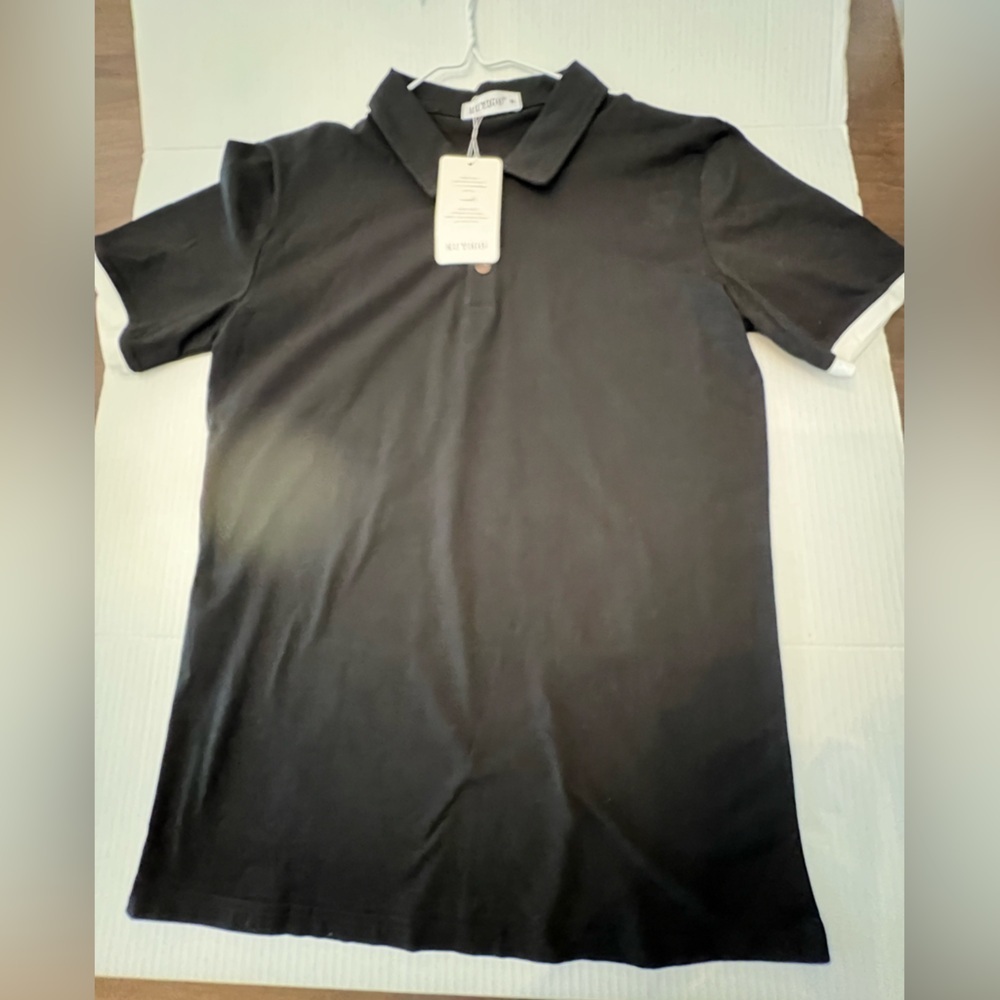 KUYIGO MEN’S SHORT SLEEVE POLO SHIRT   SIZE MEDIUM. COTTON/SPANDEX.